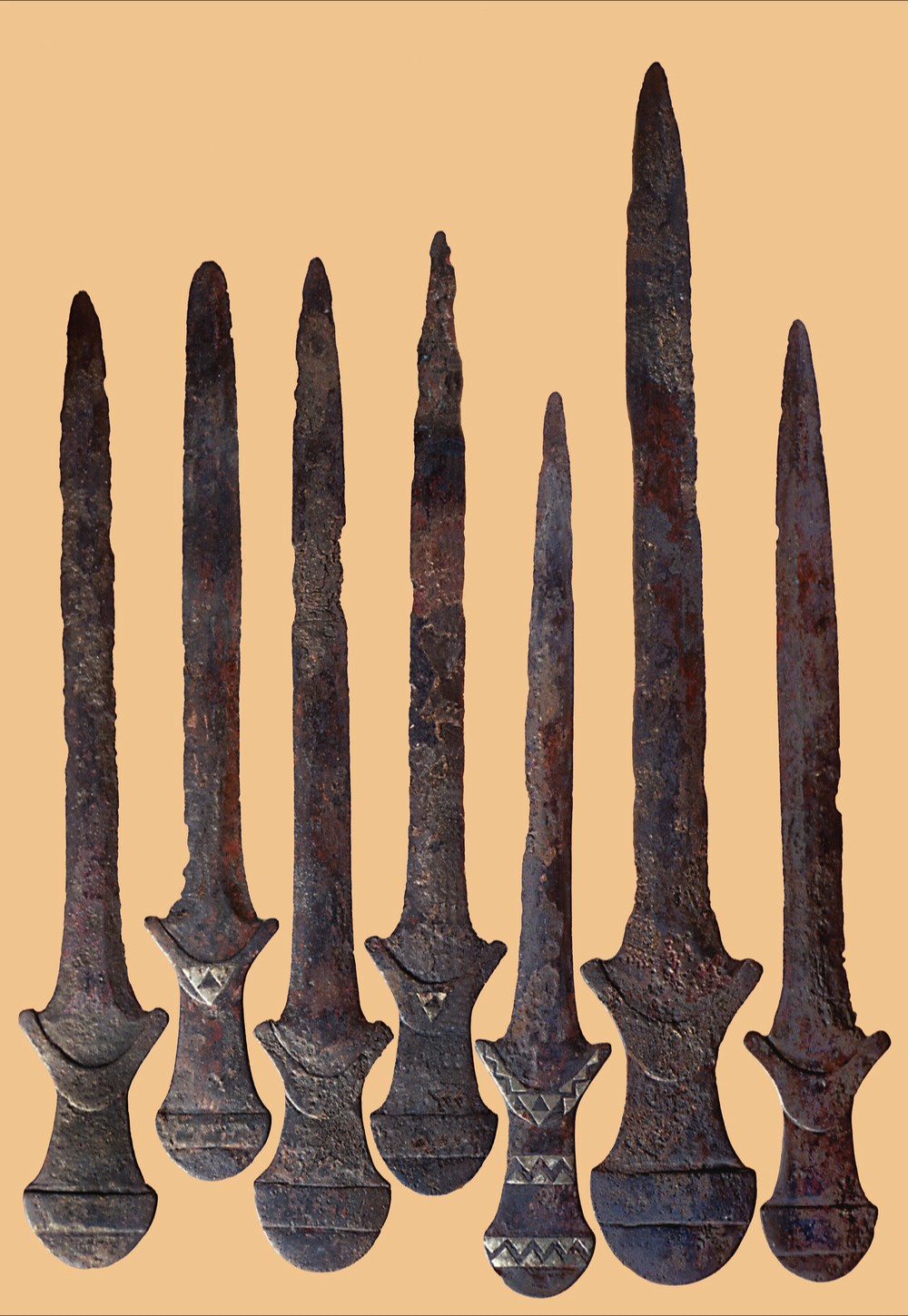 Epées manufacturées - bronze - de Tell d'Arslantepe - source & crédit : https://whc.unesco.org/fr/list/1622/gallery/